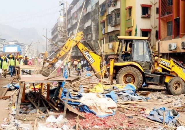 बेकायदा बांधकामे अधिकारीही जबाबदार