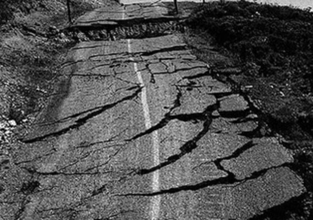 खचलेल्या रस्त्याचे काम नियमानुसार नसल्याचे मनपाला एमएमआरडीएचे पत्र