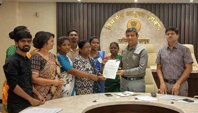 आदिवासी घरकुल योजनेतील भ्रष्ट अधिकाऱ्यांना निलंबित करा
