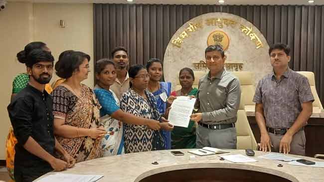 आदिवासी घरकुल योजनेतील भ्रष्ट अधिकाऱ्यांना निलंबित करा
