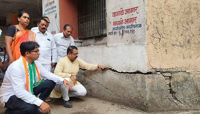 धोकादायक इमारतीतून परिवहनचा कारभार