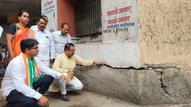 धोकादायक इमारतीतून परिवहनचा कारभार