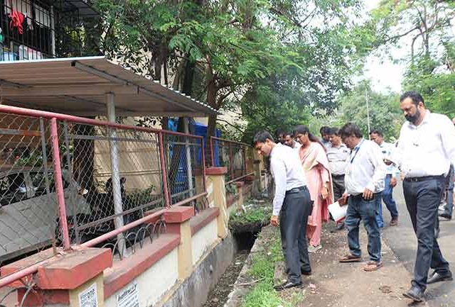 नालेसफाई असमाधानकारक आढळून आल्याने, स्वच्छता अधिकारी निलंबित