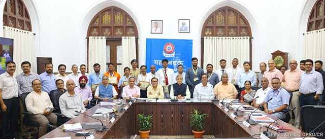 पश्चिम रेल्वेच्या १२ कर्मचाऱ्यांना महाव्यवस्थापक सुरक्षा पुरस्कार