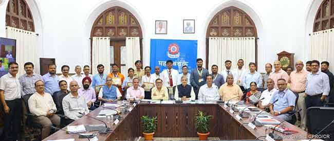 पश्चिम रेल्वेच्या १२ कर्मचाऱ्यांना महाव्यवस्थापक सुरक्षा पुरस्कार