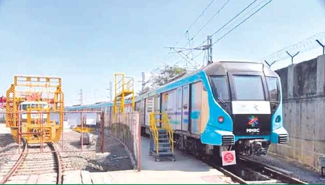 मेट्रो ३ चा दुसरा टप्पा सेवेत दाखल झाल्यानंतरही प्रवाशांची प्रतीक्षाच