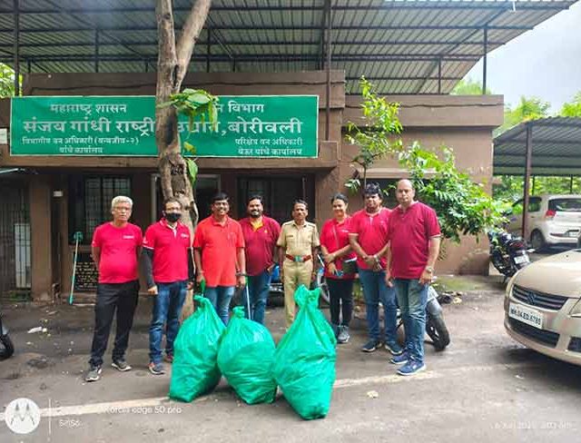 येऊर जंगलात प्लास्टिक विरोधात स्वच्छता मोहीम