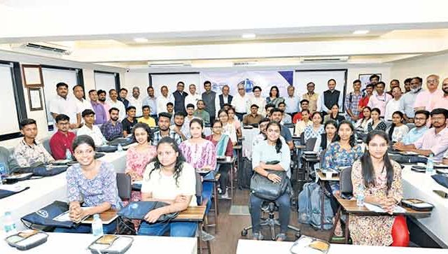 कस्टम डॉक्युमेंटेंशन  कोर्समध्ये पहिली बॅच यशस्वी