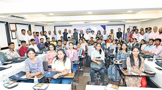 कस्टम डॉक्युमेंटेंशन  कोर्समध्ये पहिली बॅच यशस्वी