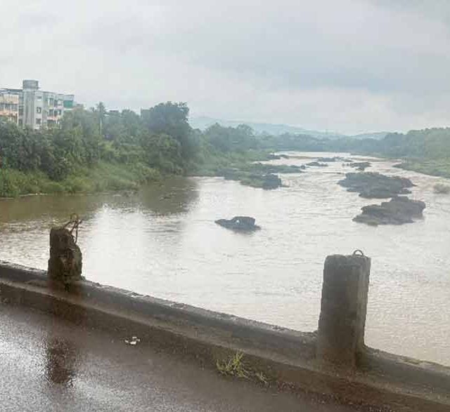 भातसा नदीवरील गेरसे पुलाची अवस्था धोकादायक