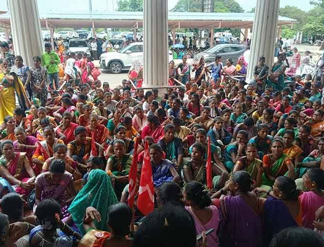 शालेय पोषण आहाराचे कंत्राट कंपनीला देण्यास विरोध