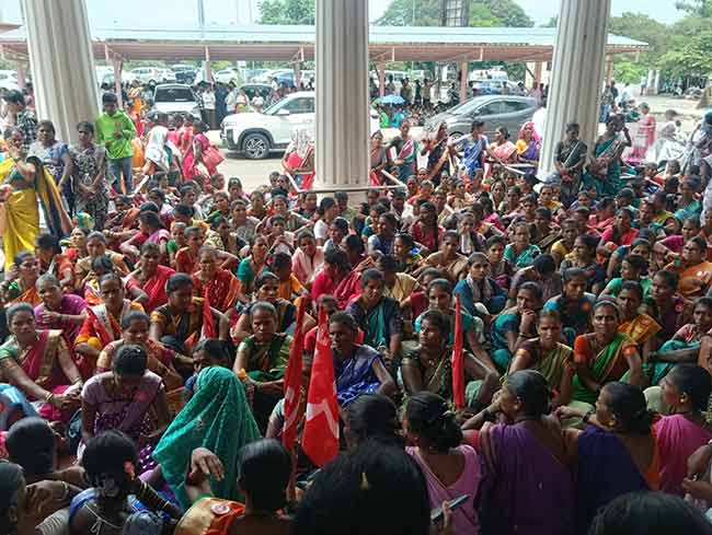 शालेय पोषण आहाराचे कंत्राट कंपनीला देण्यास विरोध