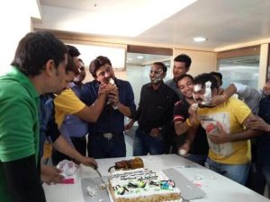 शासकीय कार्यालयात 'बर्थडे केक' कापणाऱ्यावर होणार कारवाई