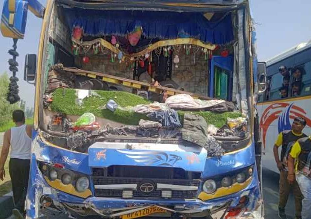Accident News: अमरनाथ यात्रेदरम्यान अपघात! कुलगाममध्ये एका ताफ्याच्या तीन बसची टक्कर, अनेकजण जखमी
