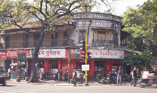 पुण्याच्या गुडलक कॅफेत ‘बन मस्का’मध्ये आढळले काचेचे तुकडे