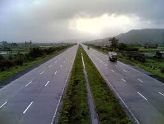 पुणे-नाशिक व नाशिक-मुंबई राष्ट्रीय महामार्गांच्या दुरुस्तीची तातडीने आवश्यकता