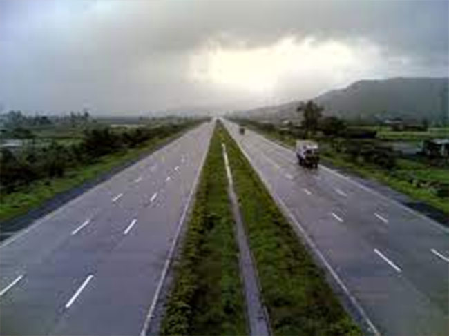 पुणे-नाशिक व नाशिक-मुंबई राष्ट्रीय महामार्गांच्या दुरुस्तीची तातडीने आवश्यकता