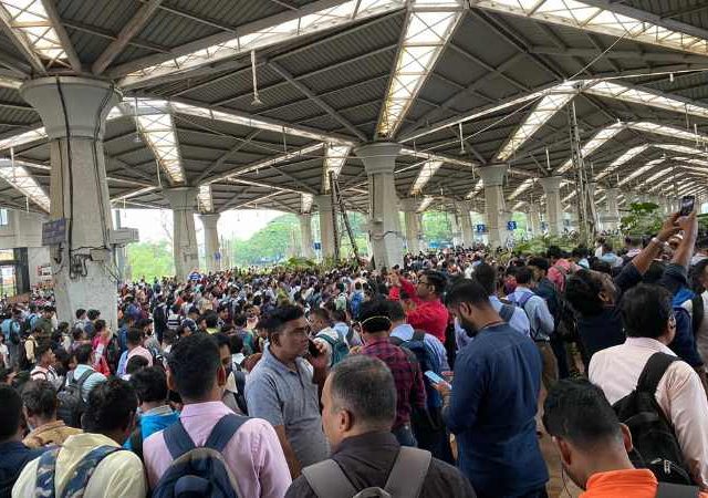 हार्बर रेल्वे ठप्प! तांत्रिक बिघाडामुळे नेरूळ ते पनवेल सेवा बंद, संध्याकाळी घरी जाणाऱ्या प्रवाशांचे हाल