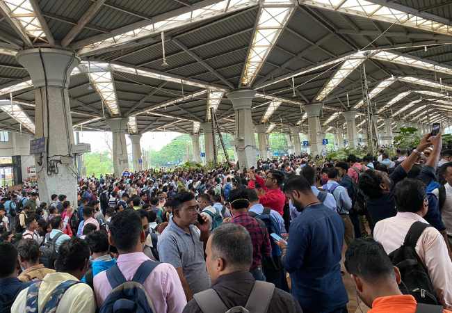 हार्बर रेल्वे ठप्प! तांत्रिक बिघाडामुळे नेरूळ ते पनवेल सेवा बंद, संध्याकाळी घरी जाणाऱ्या प्रवाशांचे हाल