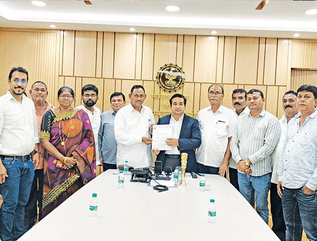 मासेमारी बंदी कालावधी १५ ऑगस्टपर्यंत वाढविण्याकरिता मुख्यमंत्र्यांशी चर्चा करून घेणार निर्णय