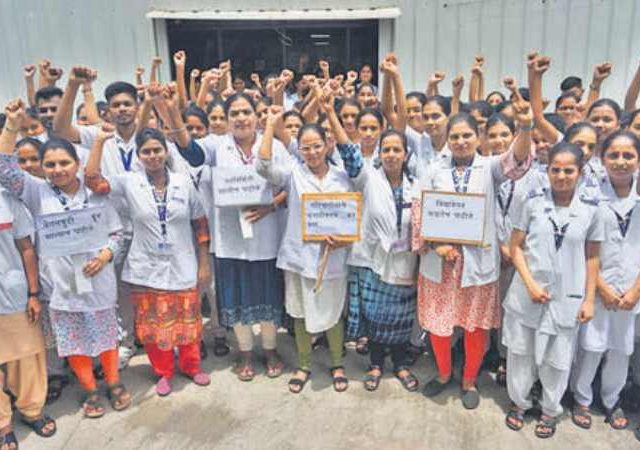 Nurses Strike: परिचारिकांच्या संपामुळे आरोग्यसेवा कोलमडली! रोजच्या दोन हजारांवर शस्त्रक्रिया लांबणीवर