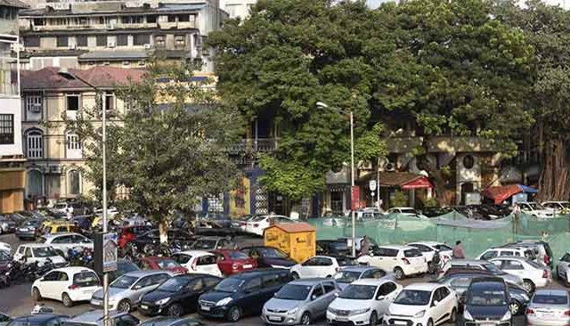 मुंबईत आता पार्किंगही 'FASTag'वर: बनावट अटेंडंटना BMC चा चाप!