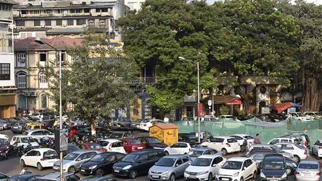 मुंबईत आता पार्किंगही ‘FASTag’वर: बनावट अटेंडंटना BMC चा चाप!