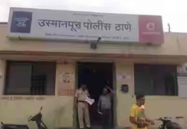 कॉलेज तरुणींमध्ये तूफान राडा, एकमेकींना कटरने मारहाण!