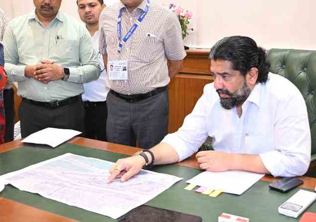 मानखुर्द महामार्गालगतच्या रहिवाशांचे SRA मार्फत सर्वेक्षण करून पुनर्वसन करावे