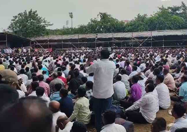 Teacher Protest: शिक्षकांच्या मागण्या सरकारकडून मान्य! २० टक्के वाढीव पगार लवकरच खात्यात जमा होणार