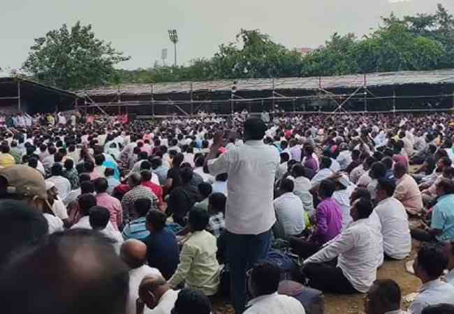 Teacher Protest: शिक्षकांच्या मागण्या सरकारकडून मान्य! २० टक्के वाढीव पगार लवकरच खात्यात जमा होणार