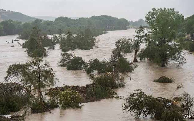 राज्यात पावसामुळे १० लाख एकर शेती पाण्याखाली - अजित पवार