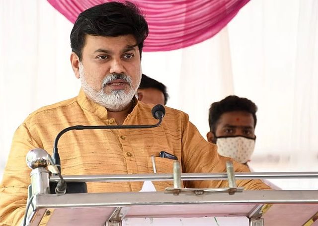 राज्यात सर्व नगरपरिषद, नगरपंचायतीमधील कर आकारणीबाबत सर्वेक्षण करणार – मंत्री उदय सामंत