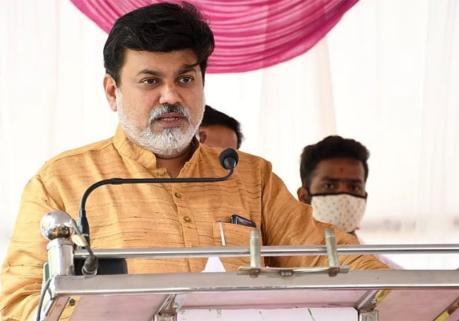 राज्यात सर्व नगरपरिषद, नगरपंचायतीमधील कर आकारणीबाबत सर्वेक्षण करणार – मंत्री उदय सामंत