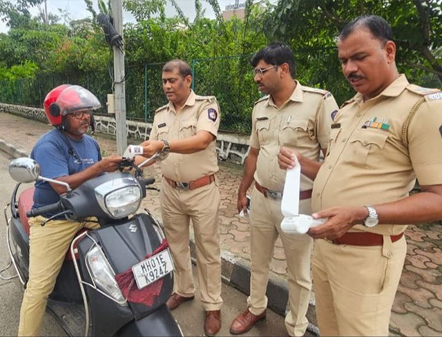 बेकायदेशीर बाईक टॅक्सीमार्फत अवैध प्रवासी वाहतूक करणाऱ्यांवर कडक कारवाई