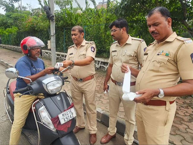 बेकायदेशीर बाईक टॅक्सीमार्फत अवैध प्रवासी वाहतूक करणाऱ्यांवर कडक कारवाई