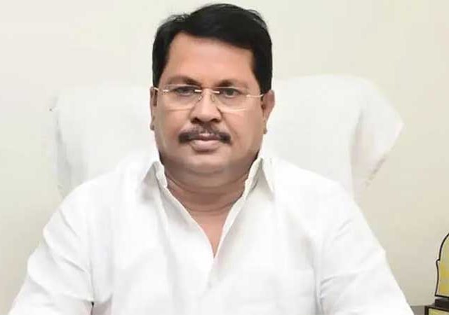 विजय वडेट्टीवारांना काँग्रेसकडून कारणे दाखवा नोटीस ?