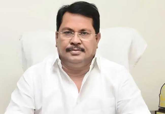 विजय वडेट्टीवारांना काँग्रेसकडून कारणे दाखवा नोटीस ?