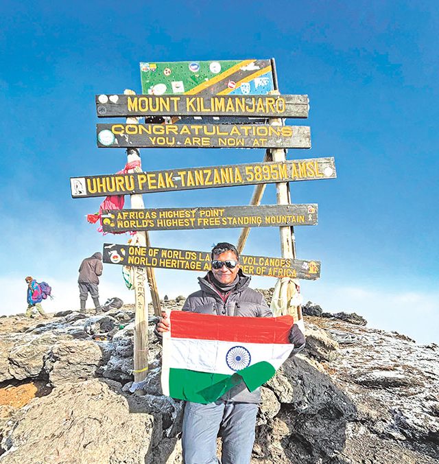 आर्यन शिरवळकरने सर केला माऊंट किलिमांजारो पर्वत