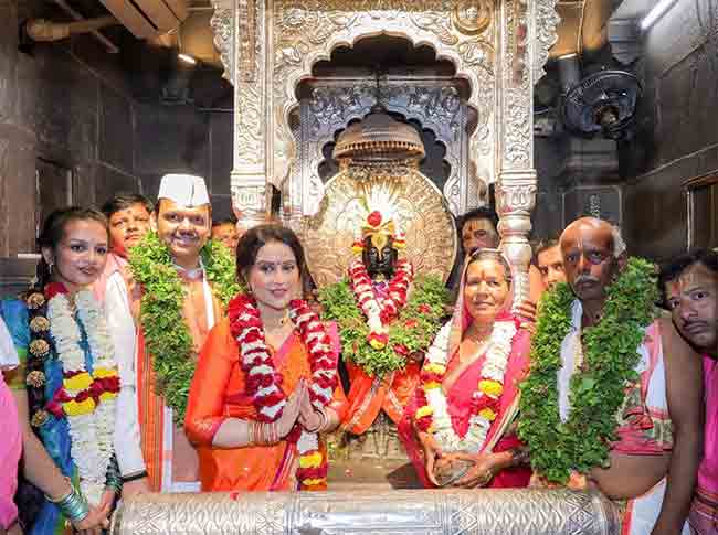 हरिनामाच्या गजराने दुमदुमली श्री विठ्ठलाची पंढरी, मुख्यमंत्र्यांच्या हस्ते शासकीय महापूजा संपन्न