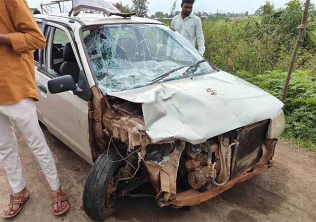 नाशिकमध्ये अपघातानंतर कार नाल्यात कोसळली, ७ जणांचा बुडून मृत्यू