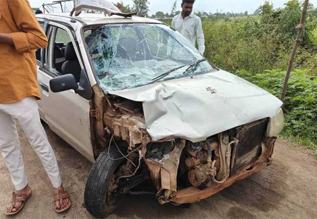 नाशिकमध्ये अपघातानंतर कार नाल्यात कोसळली, ७ जणांचा बुडून मृत्यू