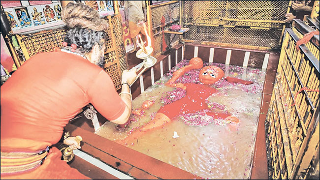 गंगा आली मारुतीरायाच्या भेटीला…