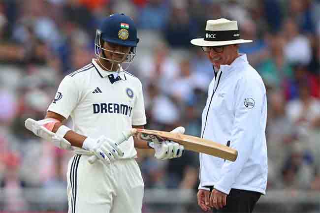 IND vs ENG : इंग्लंडच्या खेळाडूने बॉल असा फेकला की यशस्वीच्या बॅटचे झाले असे हाल…
