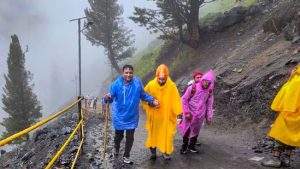 मुसळाधार पावसामुळे अमरनाथ यात्रा २४ तासांसाठी स्थगित