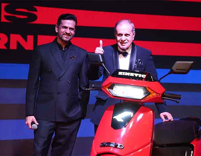 'Legend' Kinetic DX EV Bike Launch: बहुप्रतिक्षित कायनेटिक डीएक्स इलेक्ट्रिक स्कूटर भारतात लॉन्च