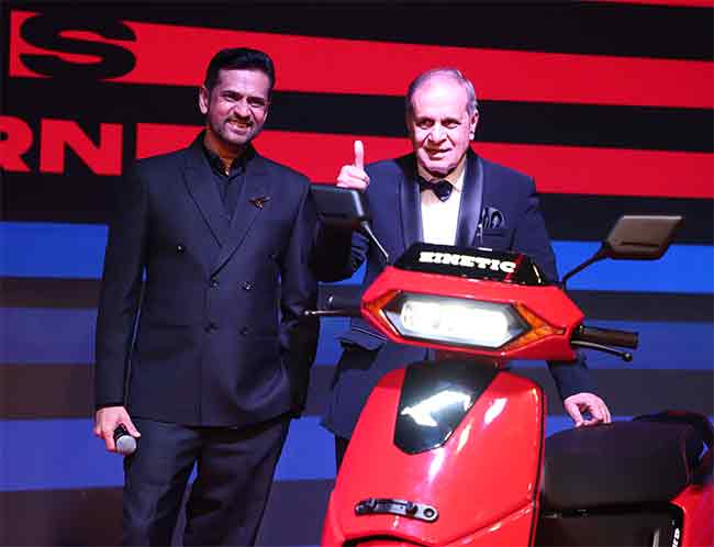 ‘Legend’ Kinetic DX EV Bike Launch: बहुप्रतिक्षित कायनेटिक डीएक्स इलेक्ट्रिक स्कूटर भारतात लॉन्च