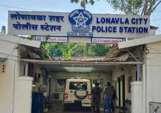 लोणावळ्यात तरुणीवर कारमध्ये सामूहिक बलात्कार, तिघांविरोधात गुन्हा दाखल, एक पोलिसांच्या ताब्यात