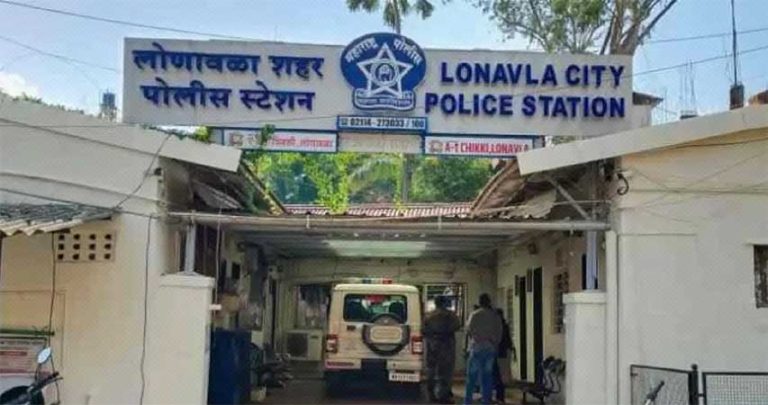 लोणावळ्यात तरुणीवर कारमध्ये सामूहिक बलात्कार, तिघांविरोधात गुन्हा दाखल, एक पोलिसांच्या ताब्यात