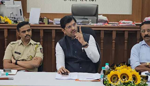 कर्जतच्या वाहतूक कोंडीच्या समस्येवर आ.थोरवे आक्रमक